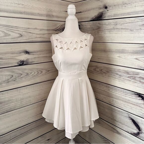 Lulus Latiste White Cutout Backless Fit & Flare Dress XS NWT - Picture 4 of 8